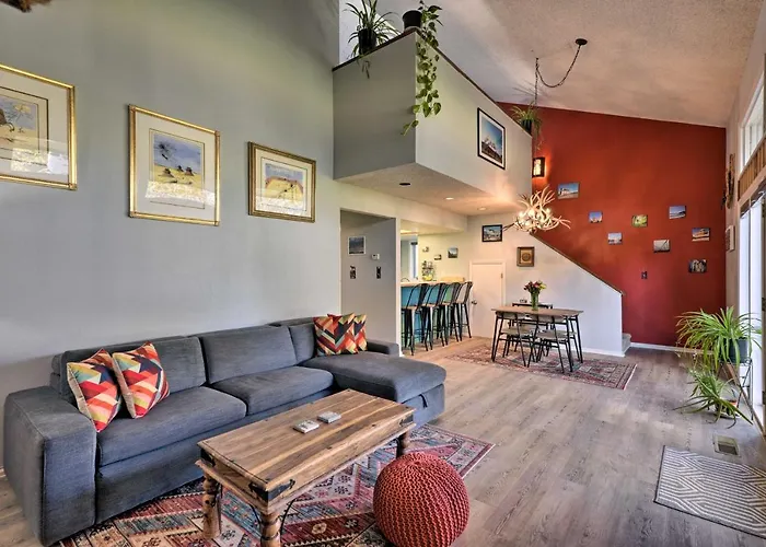 Pagosa Springs 2-Story Loft Condo W/ Deck & Views!