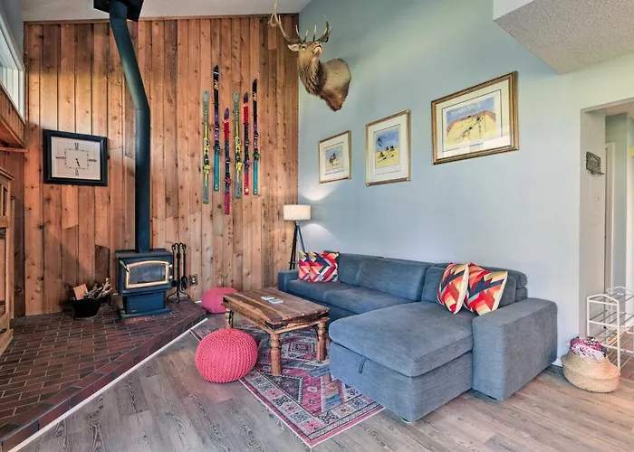 Pagosa Springs 2-Story Loft Condo W/ Deck & Views!